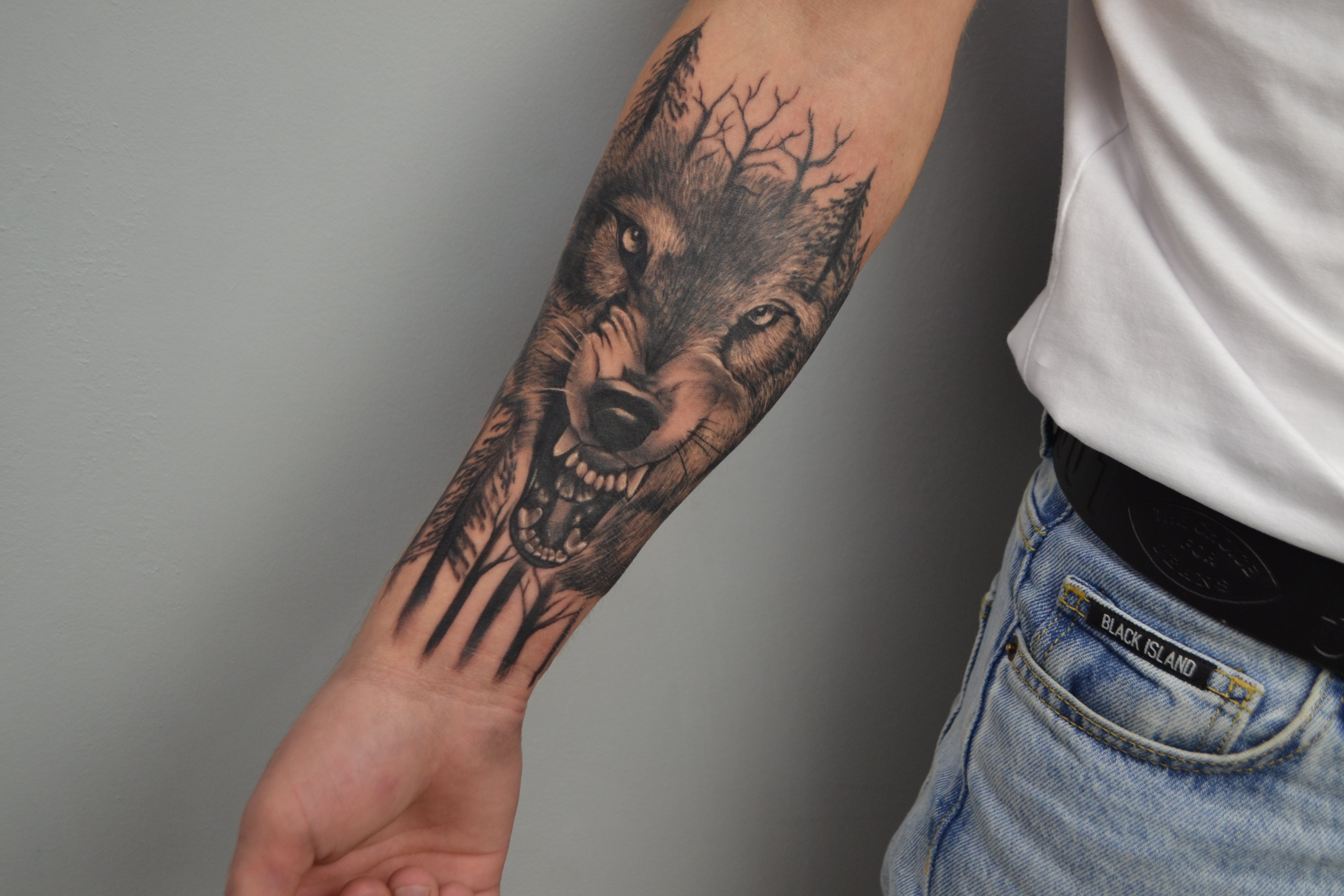 Wolf Tattoos: Symbolism and Design Inspiration | VEAN Studio - VeAn Tattoo