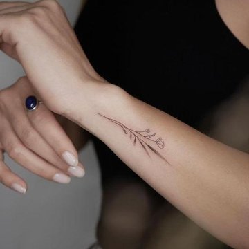 women's wrist tattoos