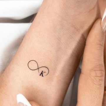 women's wrist tattoos