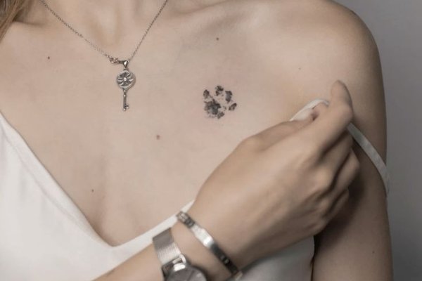 paw print tattoo
